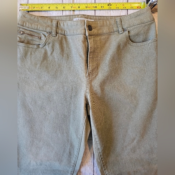 Chico's Platinum Denim Olive Green Size 2.5 (14) Ultimate Fit Ankle - Picture 7 of 9